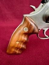 S&W 686 No Dash Silhouette 357 Mag Combat Grips 6 Inch Barrel - 3 of 14