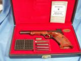 Browning Medalist Pistol complete 1968 - 2 of 15