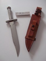 JEAN TANAZACQ VINTAGE " R2 " SURVIVAL HOLLOW HANDLED KNIFE 1982/1983 THE RAREST OF ANY MODELS MADE BY THIS AMAZING MAKER - 2 of 12