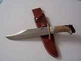 Randall Model # 12-11" Smithsonian Bowie Brass Lugged Guard India sambar crown Stag Handle carved with a American Bison/Buffalo
Spectacular Piec - 1 of 3