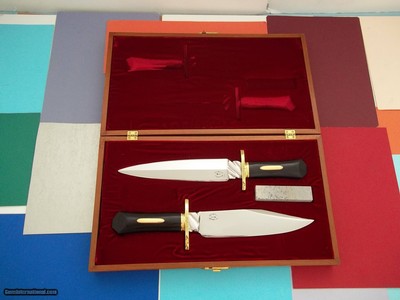 William P. Bagwell: Magnificent cased Gambler's Bowie & Dagger (1969) rare "roped" ricasso ebony handles engraved brass guards One of A Kind Set