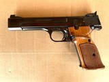 S&W Model 41 - Custom Shop - Near Mint ! 22 caliber - 4 of 15