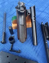 SHARP US&S 1911A1 “ Last Ditch “
END of WW2 CONTRACT - 12 of 13 SHARP US&S 1911A1 “ Last Ditch “
END of WW2 CONTRACT - 12 of 13