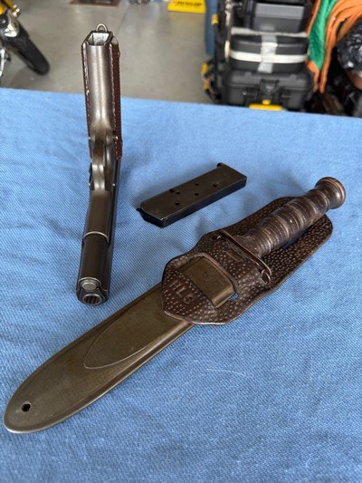 Colt 1911A1 WW2 w/ Camillus Fighting Knife - Image 12 of 14