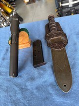 Colt 1911A1 WW2 w/ Camillus Fighting Knife - Image 10 of 14