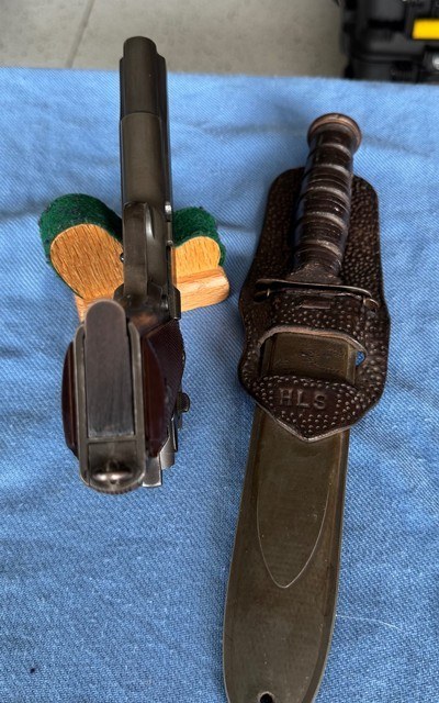 Colt 1911A1 WW2 w/ Camillus Fighting Knife - Image 13 of 14