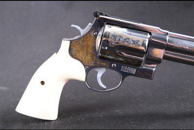 Smith & Wesson 500 (Factory Engraved Big 5 Commemorative, 1 of 300) - Image 3 of 7