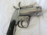 WW2 ,AN-M8 PYROTECHNIC FLARE GUN, READY TO MOUNT ON M1 AIRCRAFT MOUNT,INSPECTOR MARKED,CECV M-8 TYPE - 8 of 11