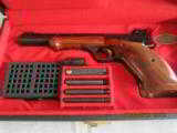 BROWNING ARMS COMPANY - MEDALIST
.22 cal. TARGET MODEL - 1 of 14