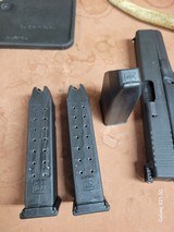 Glock 17 Gen 1 Unfired in Box 1988 - 11 of 15