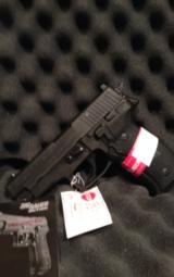 Sig sauer P226 40s&w - CERTIFIED PRE-OWNED BY SIG SAUER
- 1 of 2