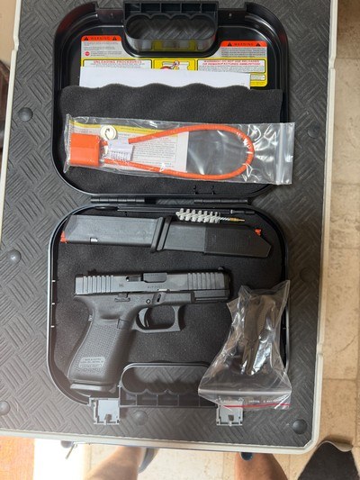 GLOCK 19 GEN 5 -9MM - NEW - Image 1 of 2