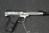 Smith & Wesson SW22 Victory Performance Center - 1 of 12