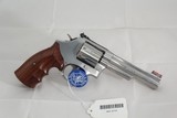 Smith & Wesson 686-6 357 Mag - 1 of 15