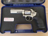 Smith & Wesson model 686 4 inch NIB - 1 of 2