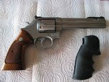 Smith & Wesson Model 686-2 38spl./357 mag. Revolver with Adjustable Front Sight - 3 of 8