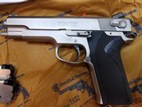 SMITH & WESSON
4506 - 8 of 14
