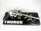 TAURUS TRACKER SILHOUETTE 17HMR