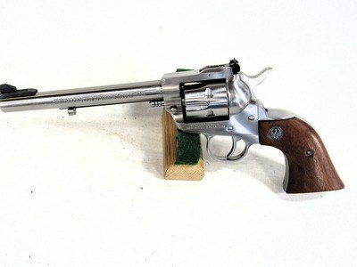 RUGER SINGLE SIX NEW MODEL 22LR/22MG - Image 3 of 7
