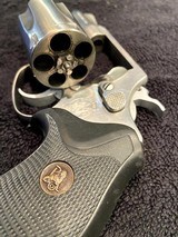 Smith & Wesson 38 Snubbie Stainless
Model 60 - 4 of 5