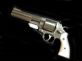 Smith & Wesson 629-2 6" Unfluted Pearl - 2 of 4