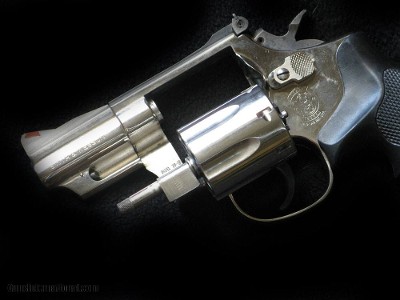 Smith & Wesson 19-5 357 mag Nickel 2.5" - Image 3 of 4