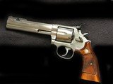 Smith & Wesson 686-3 Perry Custom
- 2 of 3
