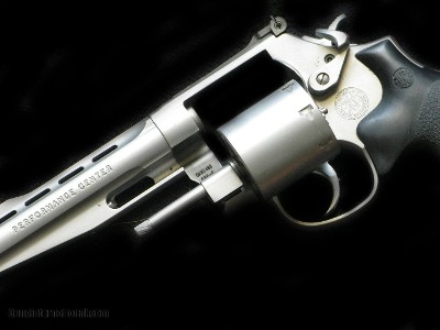 Smith & Wesson 686-6 Perf Center 5 incher - Image 2 of 3