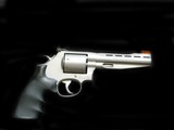 Smith & Wesson 686-6 Perf Center 5 incher - 1 of 3