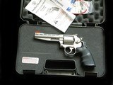 Smith & Wesson 686-6 Perf Center 5 incher - 3 of 3