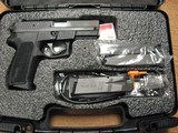 Sig Sauer 2022 40 cal Mint - 2 of 14