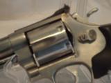 S&W MODEL 629 STAINLESS - 2 of 5