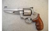 Smith & Wesson ~ 627-5 Performance Center ~ .357 Mag. - 2 of 5