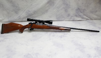 Weatherby ~ Mark V ~ .300 Weatherby Magnum - Image 1 of 9