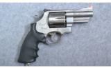 Smith & Wesson Model
629-5 44 Mag - 1 of 4
