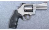 Smith & Wesson Model 686-6 357 Mag - 1 of 4