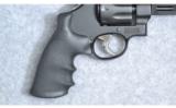 Smith & Wesson 327 357 Mag - 2 of 4