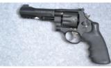 Smith & Wesson 327 357 Mag - 3 of 4
