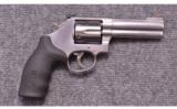 Smith & Wesson ~ 686-6 ~ .357 Mag - 1 of 2