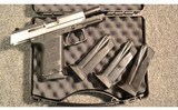 Hk ~ USP Compact ~ .45 Auto - 3 of 3