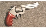 Smith & Wesson ~ 627-5 ~ .357 Magnum - 1 of 2