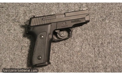 Sig Sauer ~ M11-A1 ~ 9mm Luger