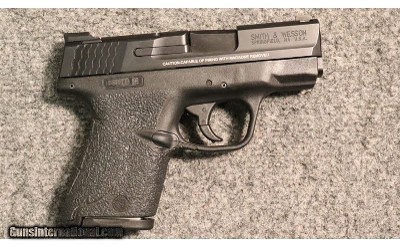 Smith & Wesson ~ M&P 9 Shield ~ 9mm Luger