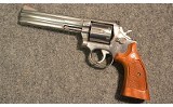 Smith & Wesson ~ 686 ~ .357 Magnum - 2 of 3