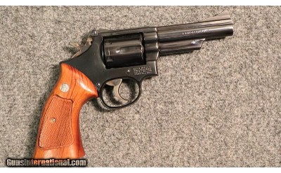Smith & Wesson ~ 19-5 ~ .357 Magnum