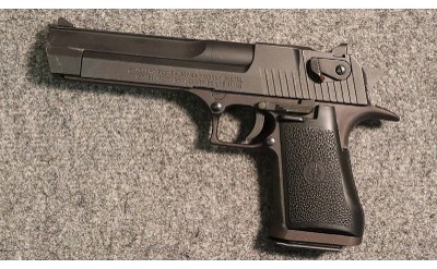 Magnum Research ~ Desert Eagle ~ .44 Magnum (SKU: 4524324)