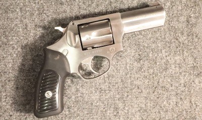 Ruger ~ SP101 ~ .32 H&R Magnum (SKU: 4659070)