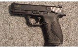 Smith & Wesson ~ M&P 40 ~ .40 S&W (SKU: 4661470) - 2 of 2