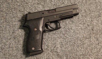 SIG Sauer ~ P220 ~ .45 Auto (4740373)