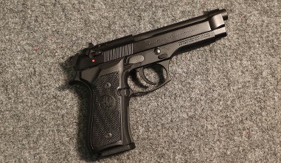 Beretta ~ 92FS ~ 9mm Luger (4772505)